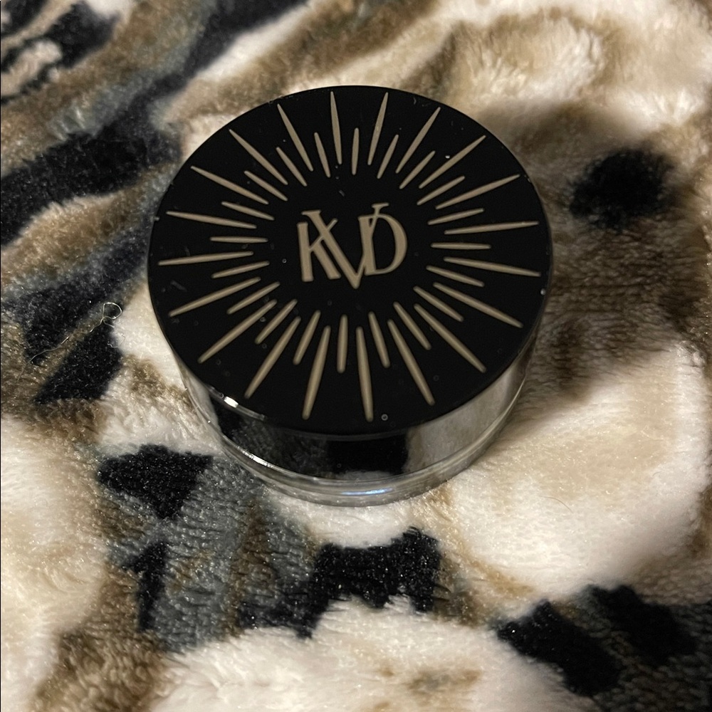 KVD Onyx Void 50 Dazzle Gel Hyper-Metallic Vegan Eyeshadow - Picture 5 of 5